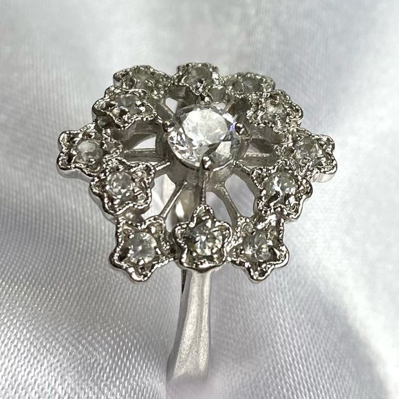 DD# Striking Ring Multiple Cz in 925 Silver & Rhodium overlay. Sz 7 - Picture 11 of 12